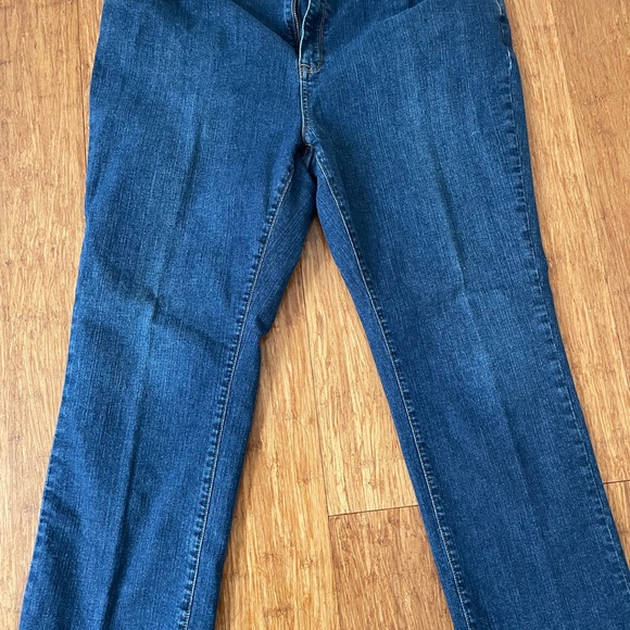 Women’s LL Bean straight jean 18 petite EUC - Picture 6 of 6